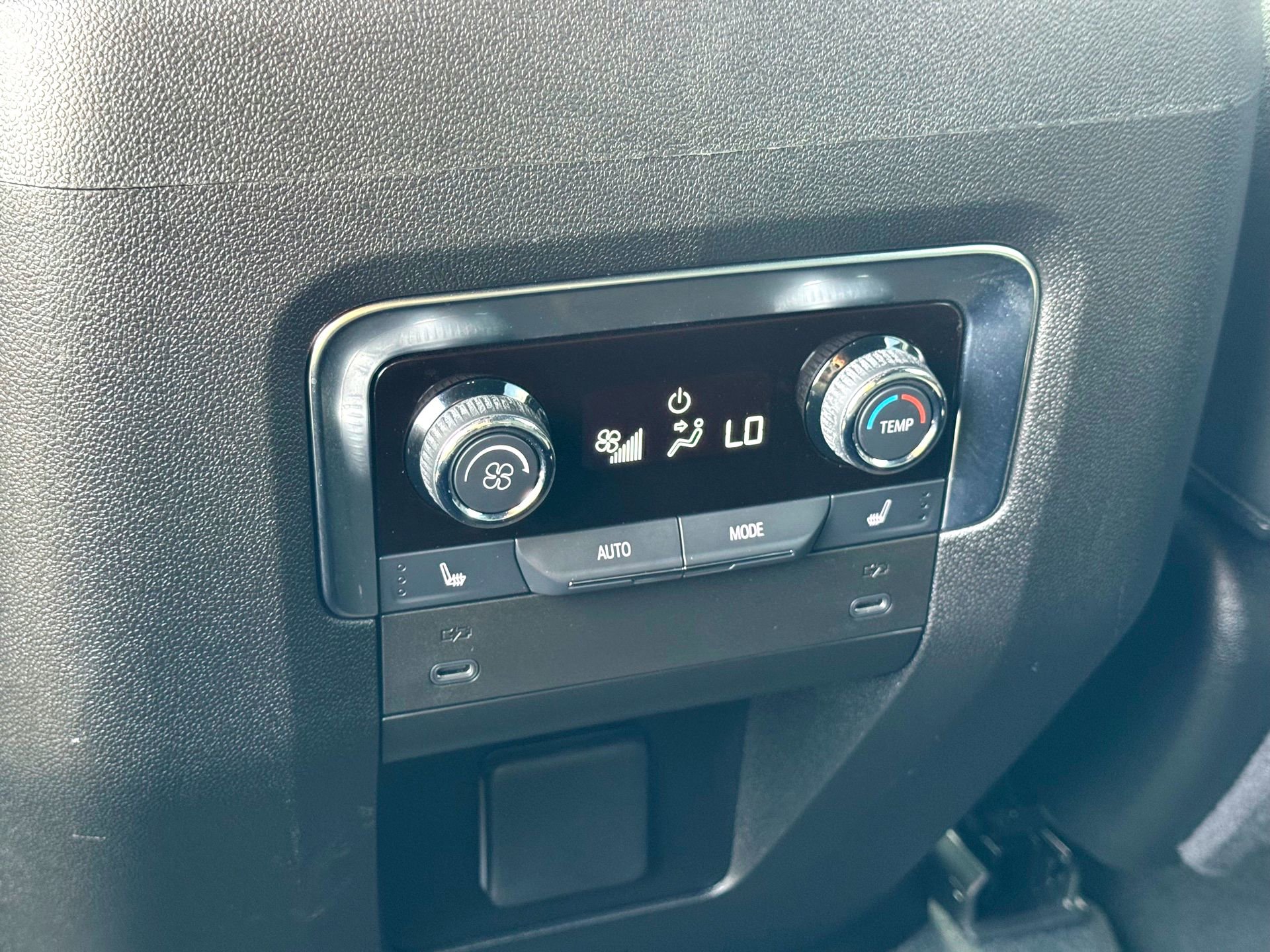 Used 2025 Chevrolet Tahoe LT w/ Comfort Package image 22