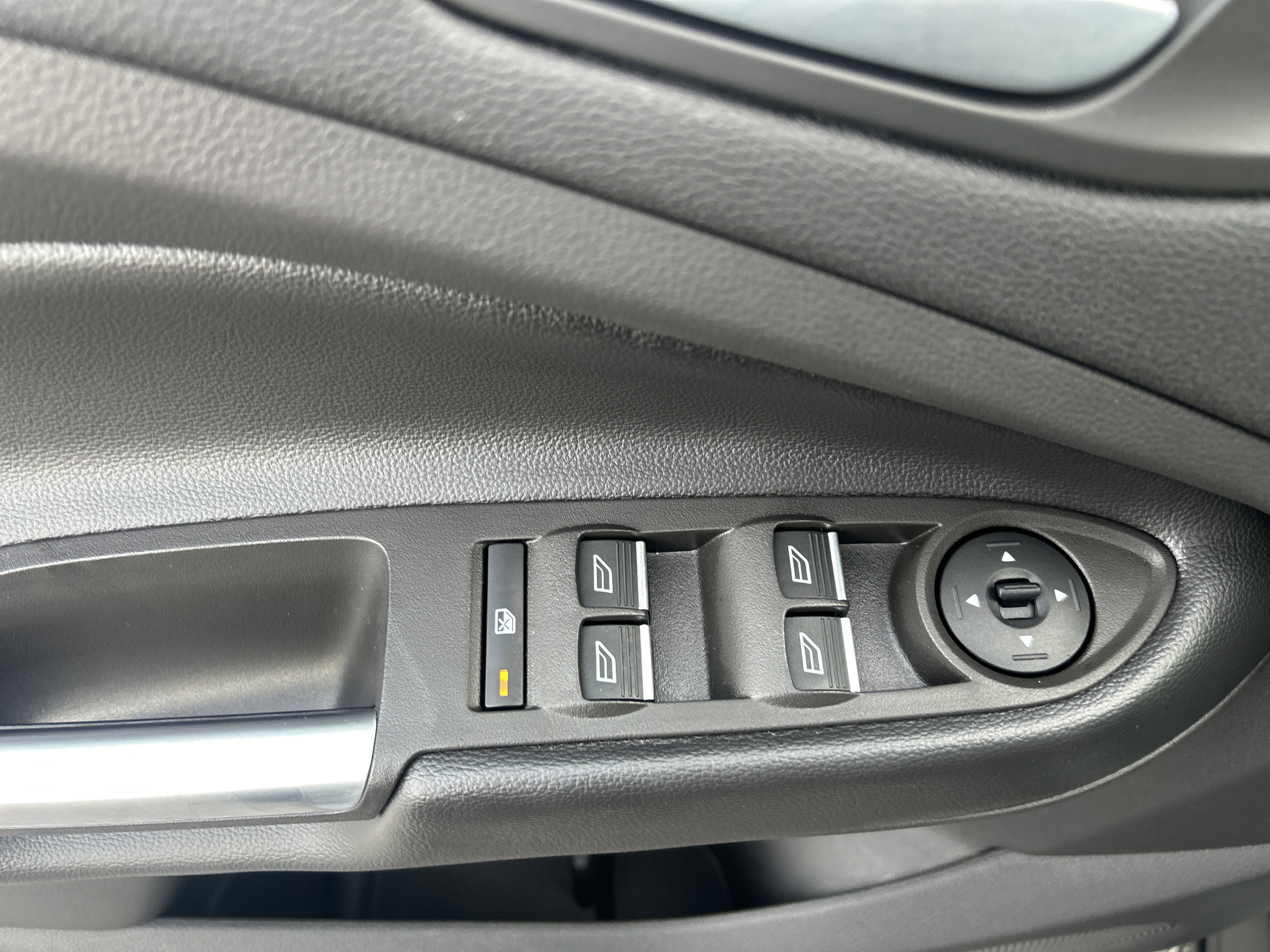 Used 2019 Ford Escape SEL AWD/4WD image 15