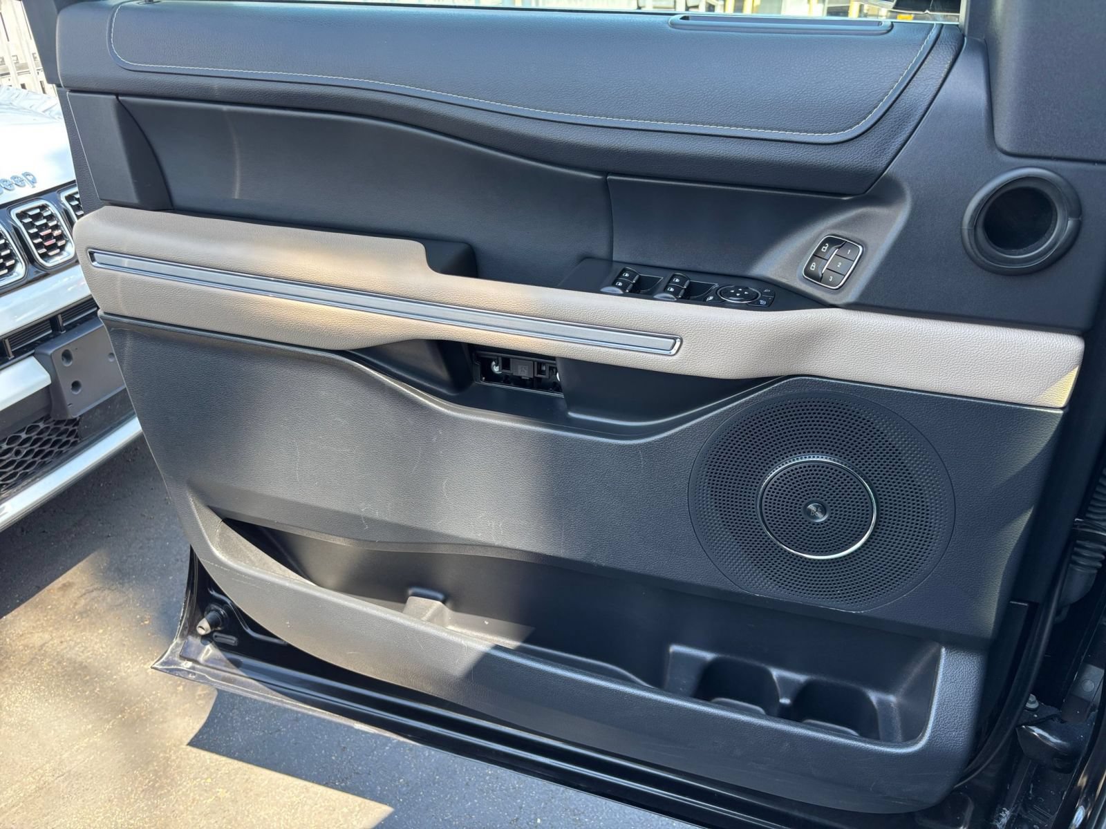 Used 2024 Ford Expedition Limited RWD image 18