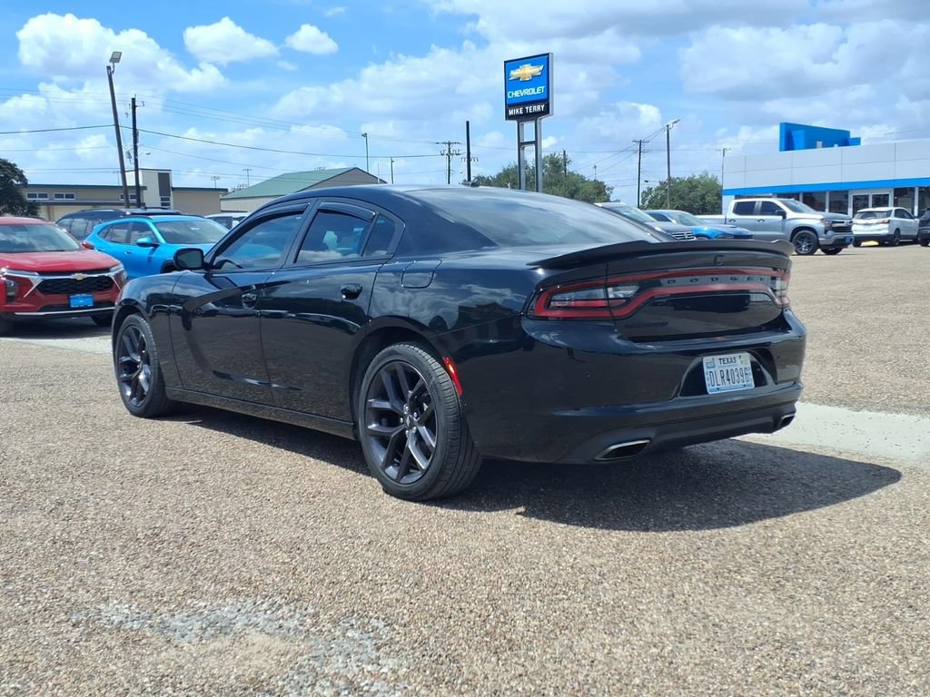 Used 2021 Dodge Charger SXT w/ Blacktop Package RWD image 3