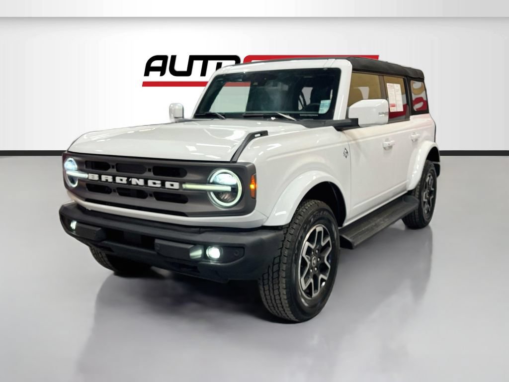 Used 2025 Ford Bronco Outer Banks AWD/4WD image 3