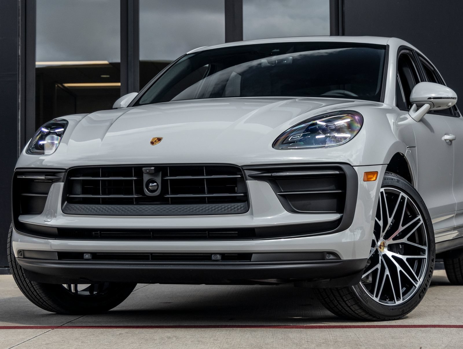 Certified 2026 Porsche Macan AWD/4WD image 7
