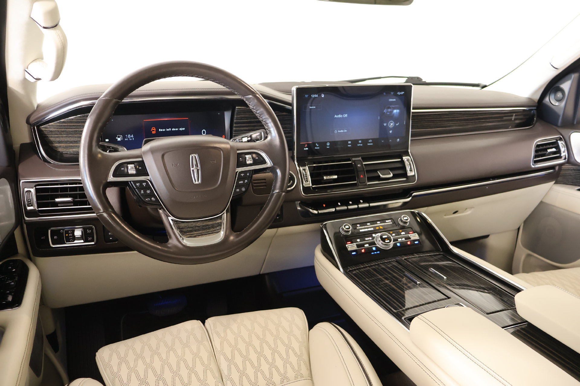 Used 2024 Lincoln Navigator Black Label AWD/4WD image 2