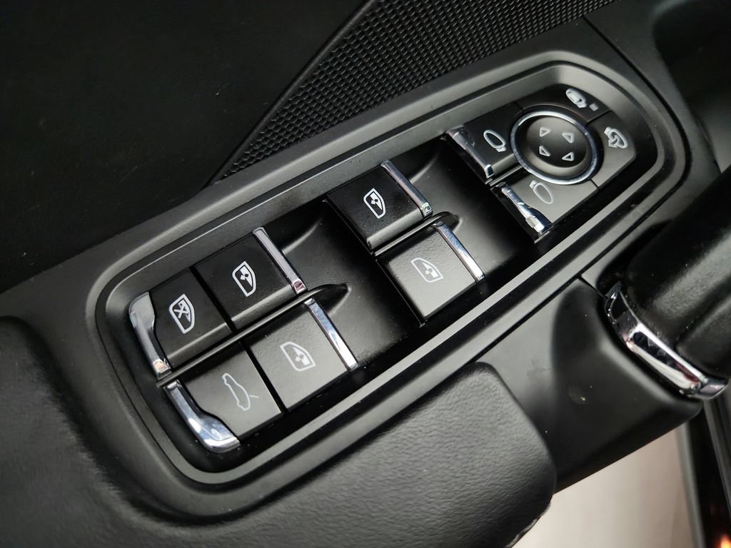 Used 2016 Porsche Cayenne GTS AWD/4WD image 21