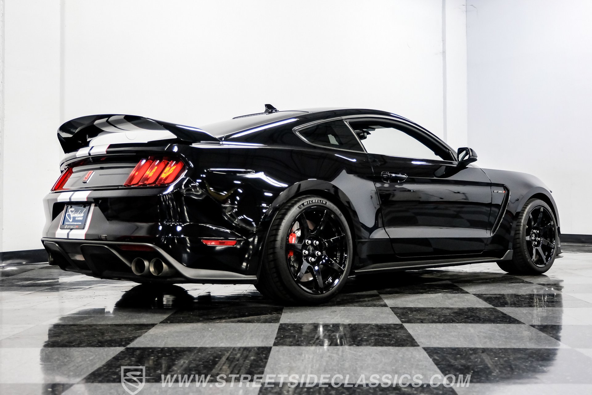 Used 2020 Ford Mustang Shelby GT350R w/ GT350R Equipment Group 920A RWD image 27