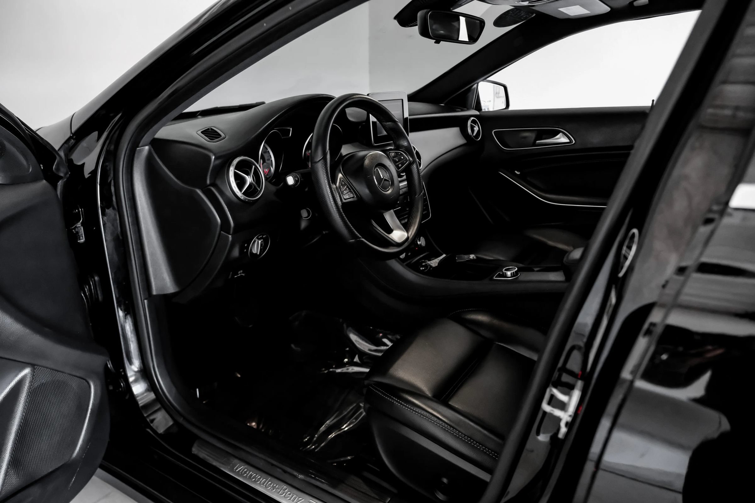 Used 2016 Mercedes-Benz GLA 250 image 2