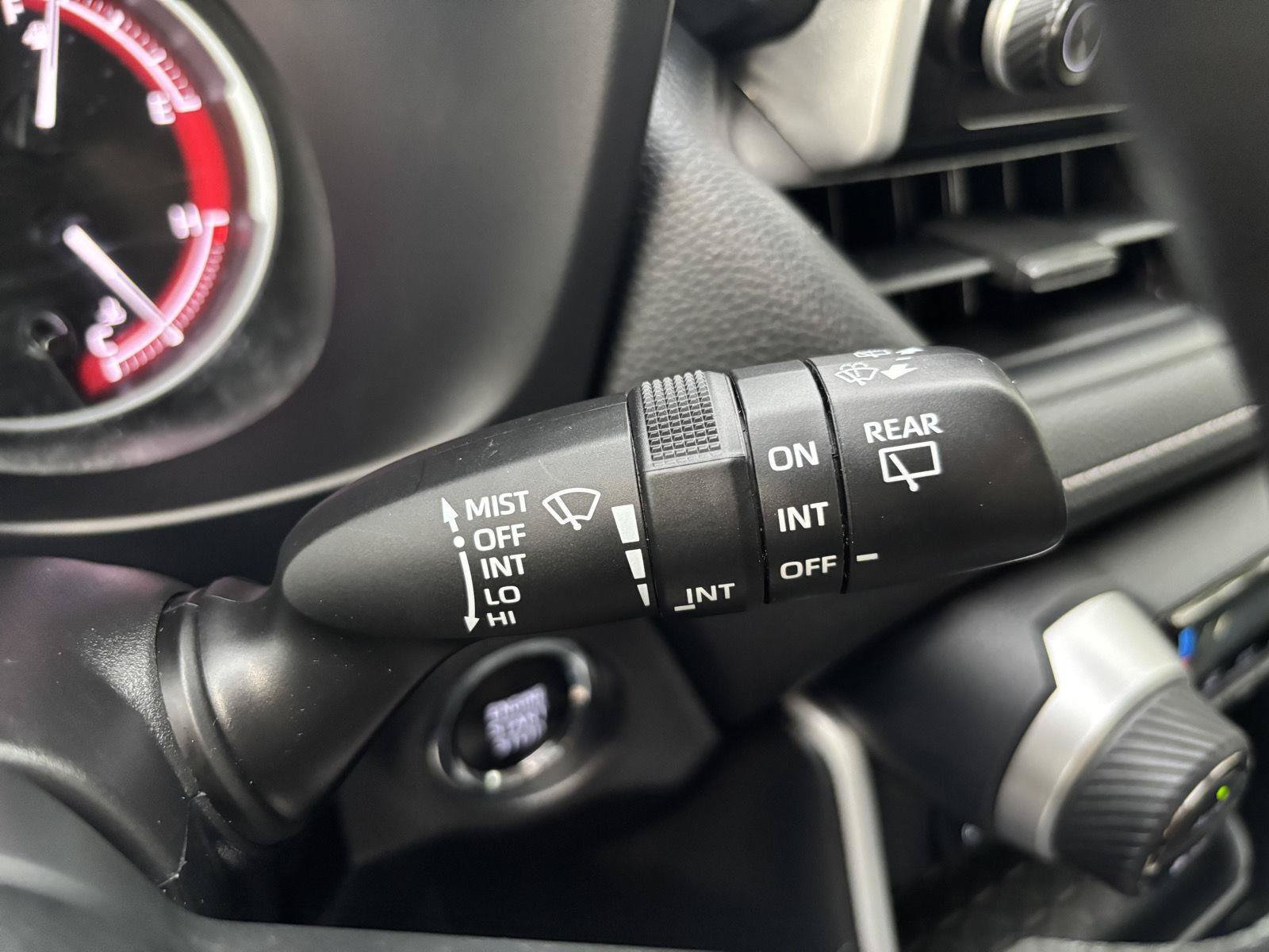 Used 2025 Toyota RAV4 XLE AWD/4WD image 30