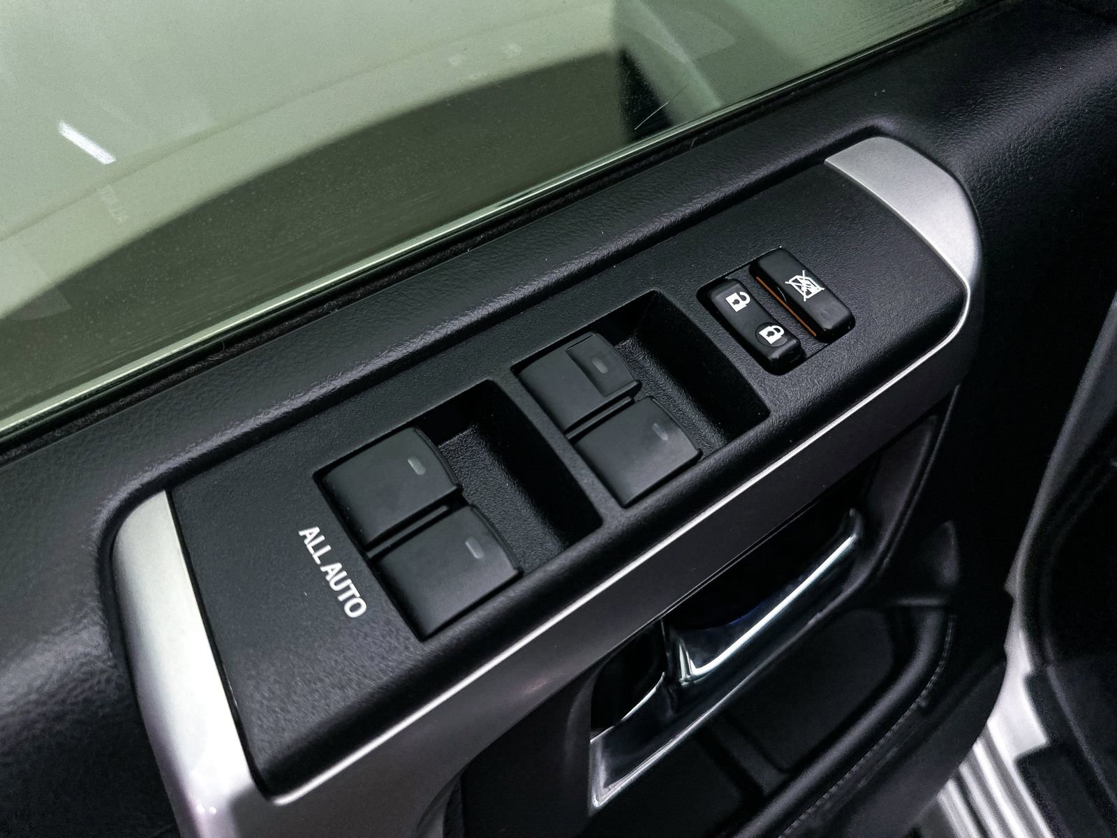 Used 2018 Toyota 4Runner Limited AWD/4WD image 17