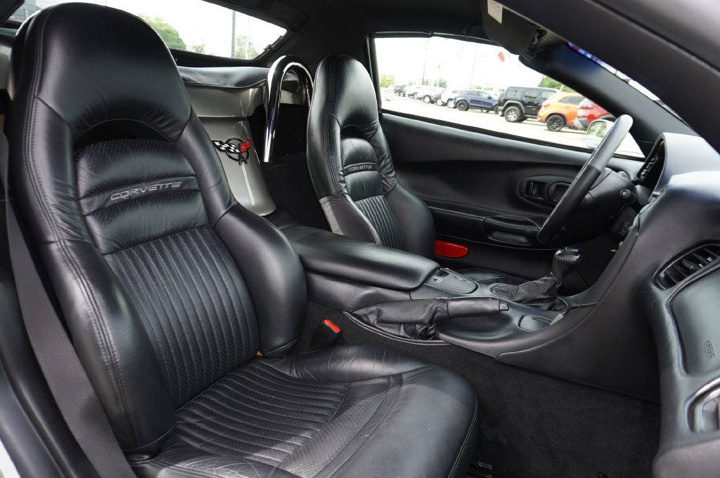 Used 2001 Chevrolet Corvette Convertible w/ Preferred Equipment Group2 RWD image 30