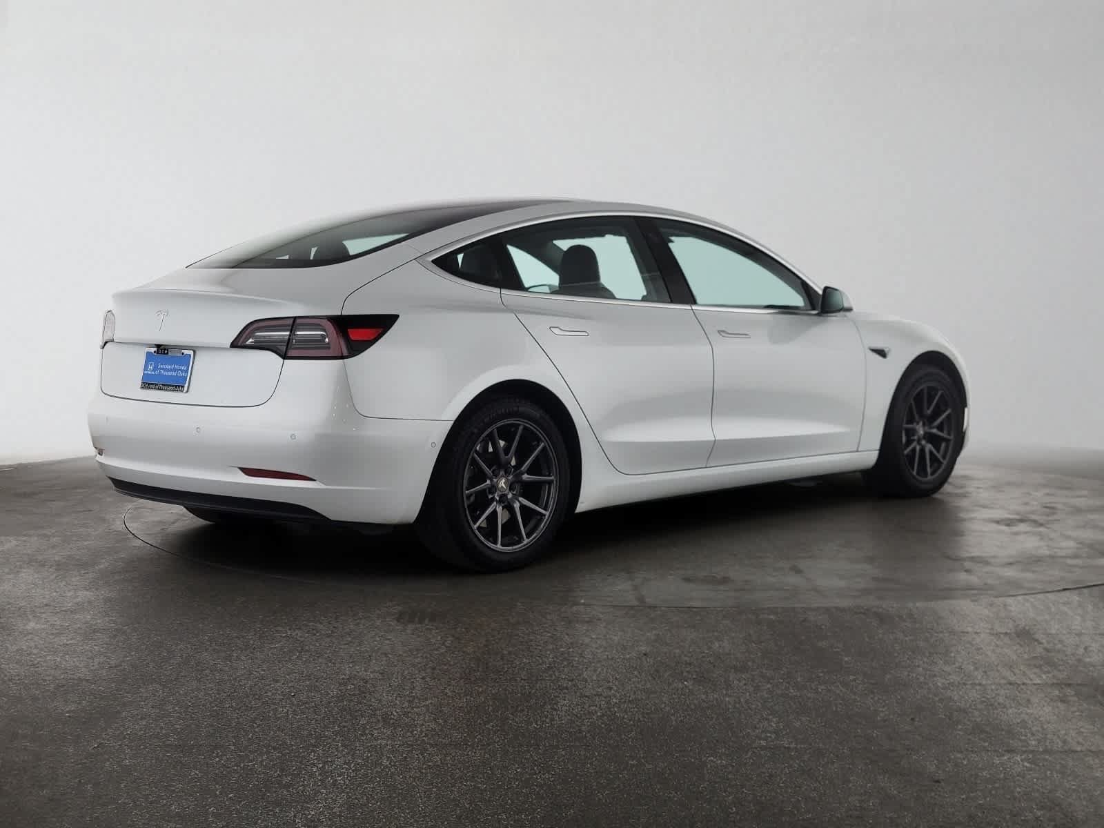 Used 2018 Tesla Model 3 Long Range RWD image 3