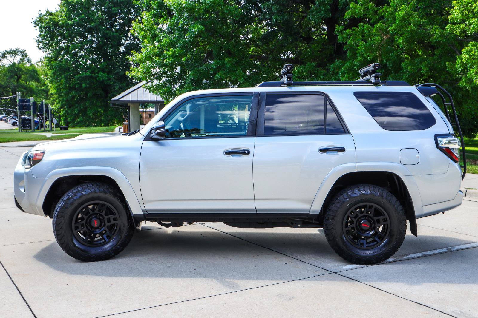 Used 2020 Toyota 4Runner Venture w/ Moonroof Package AWD/4WD image 5