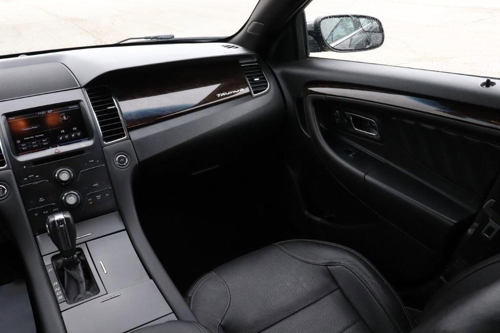 Used 2015 Ford Taurus Limited FWD image 13