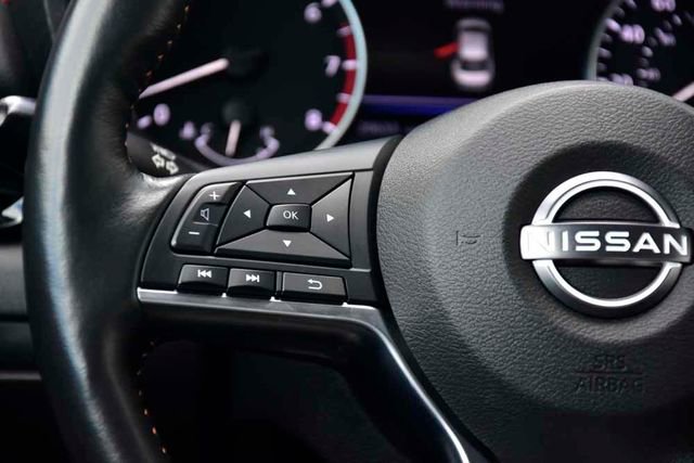 Used 2025 Nissan Sentra SR w/ SR Premium Package image 19