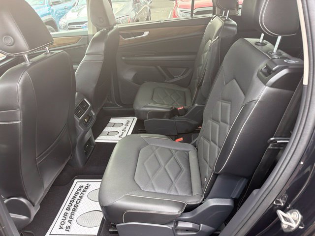 Used 2024 Volkswagen Atlas SE w/ Black Wheel Package AWD/4WD image 6