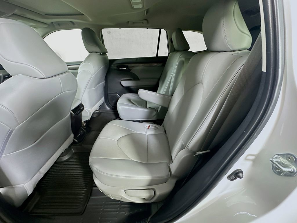Used 2024 Toyota Highlander Limited image 15
