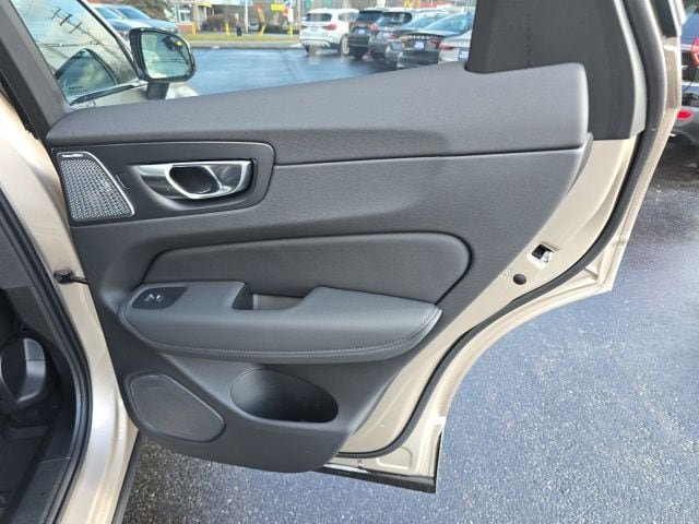 New 2026 Volvo XC60 B5 Ultra w/ Protection Package Premier AWD/4WD image 15