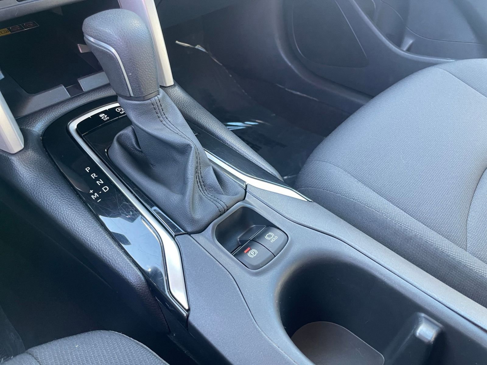 Used 2025 Toyota Corolla Cross LE image 41