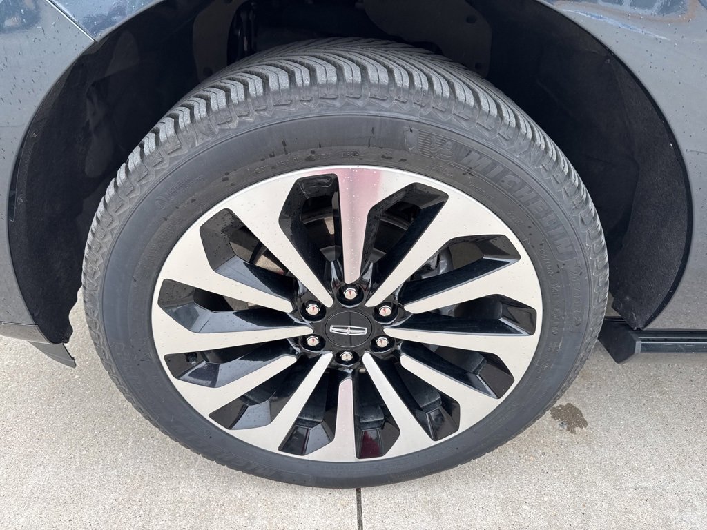 Used 2022 Lincoln Navigator L Reserve image 4