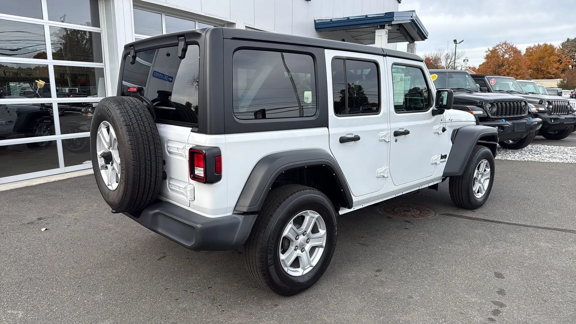 Used 2022 Jeep Wrangler Unlimited Sport AWD/4WD image 23