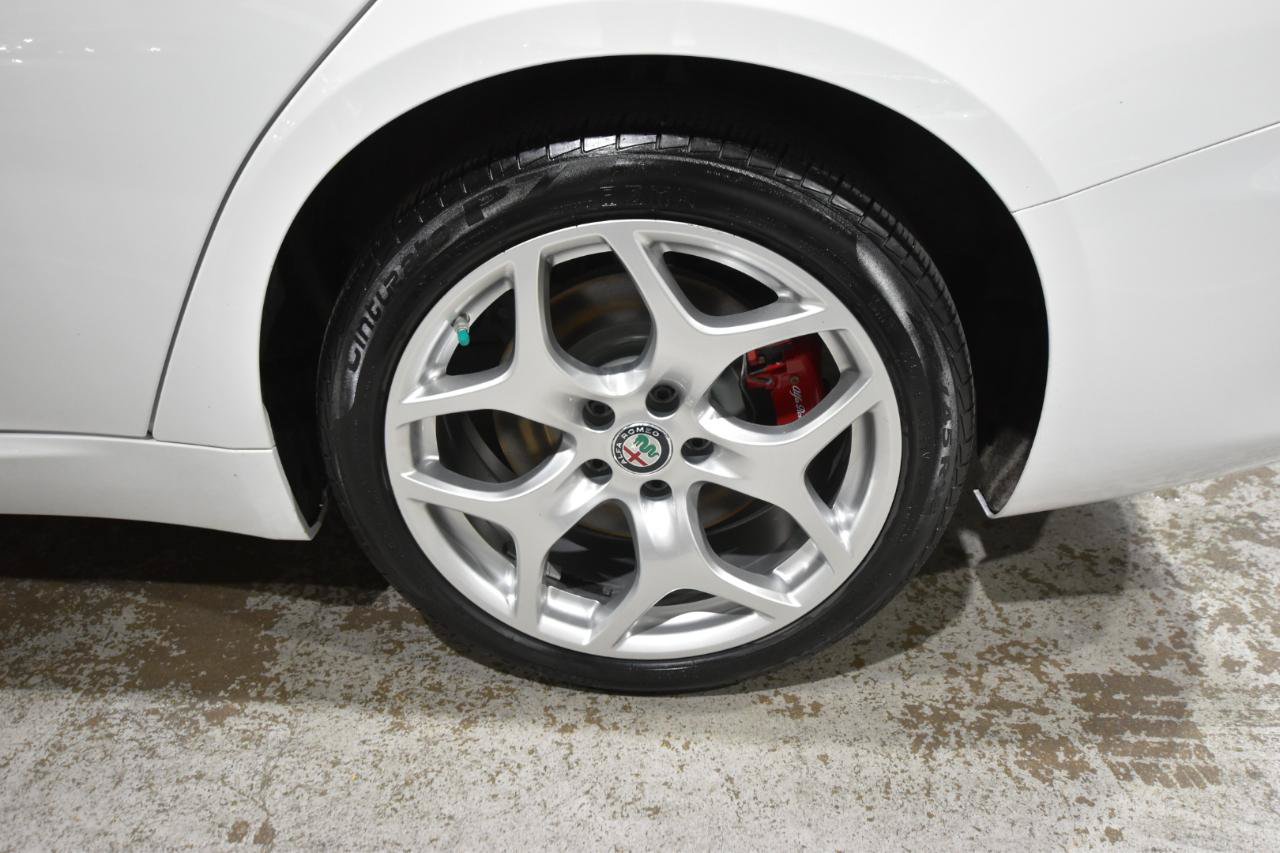 Used 2019 Alfa Romeo Giulia Ti AWD/4WD image 47