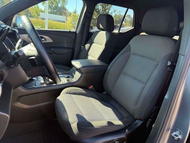 Used 2023 Chevrolet Traverse LT AWD/4WD image 17