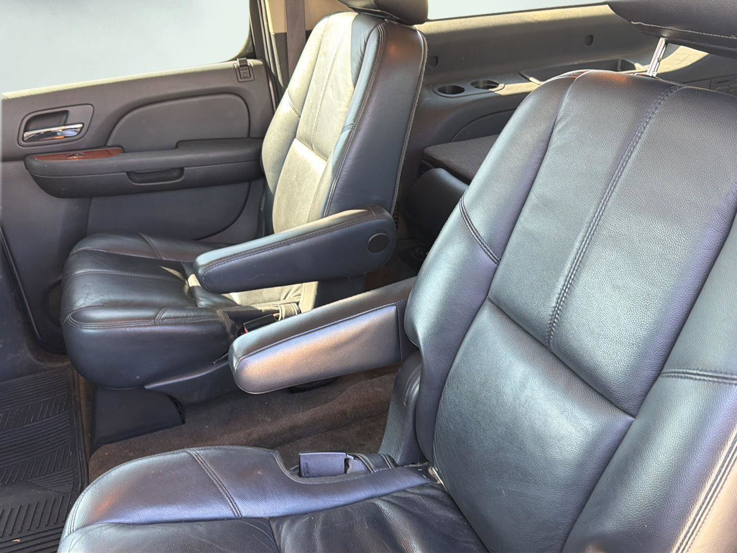 Used 2008 GMC Yukon XL SLT w/ SLT Preferred Equipment Group image 12