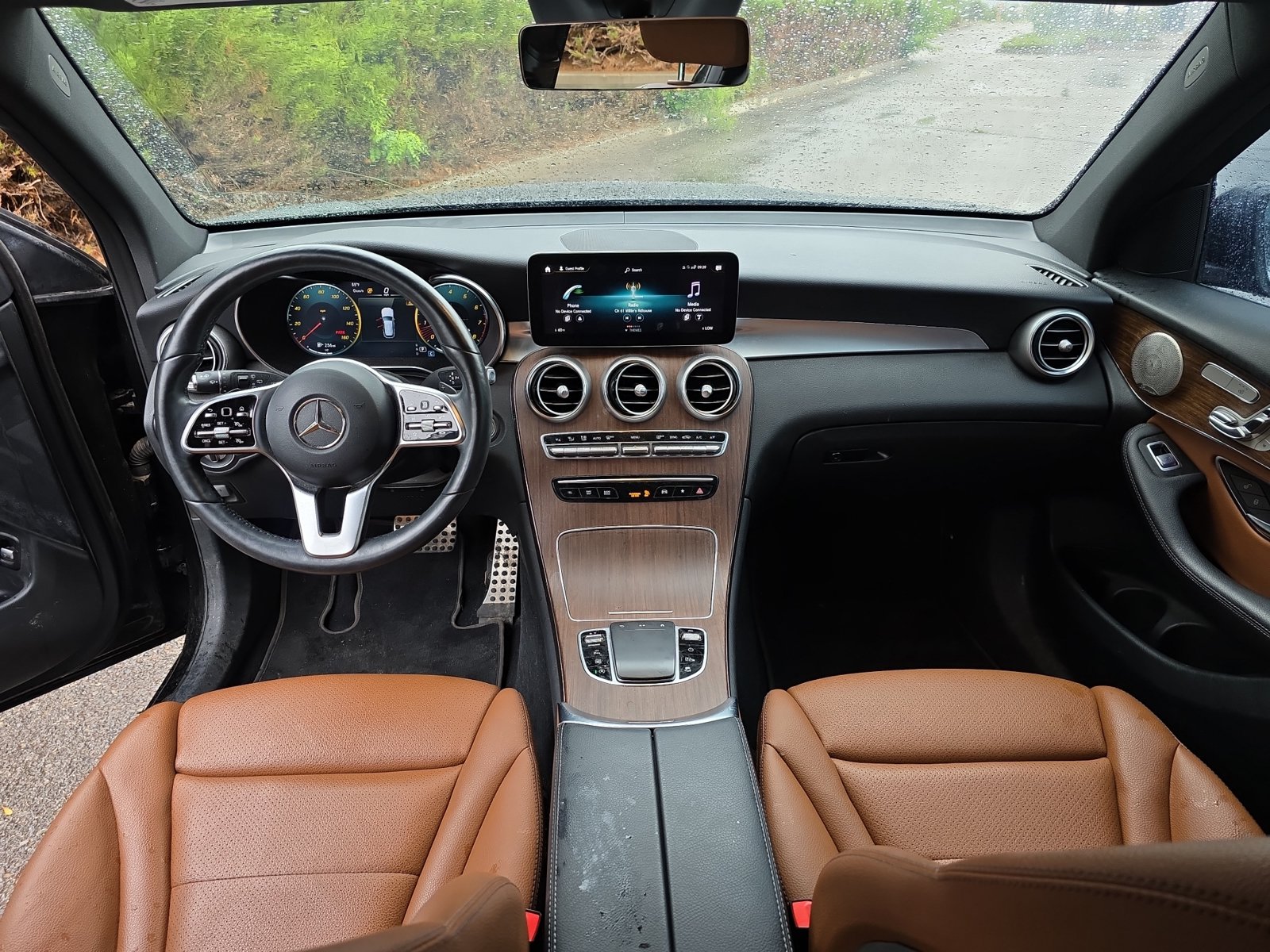 Used 2021 Mercedes-Benz GLC 300 4MATIC image 3