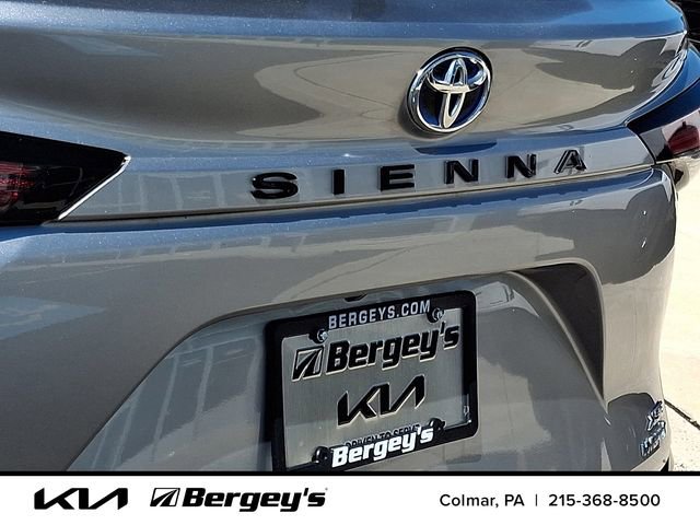 Used 2023 Toyota Sienna XSE AWD/4WD image 35