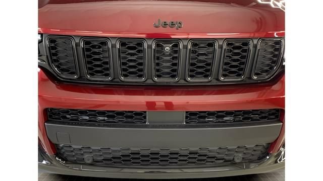 Used 2025 Jeep Grand Cherokee L Limited w/ Luxury Tech Group II RWD image 10