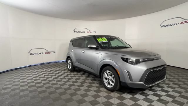 Certified 2025 Kia Soul LX w/ LX Technology Package FWD image 3