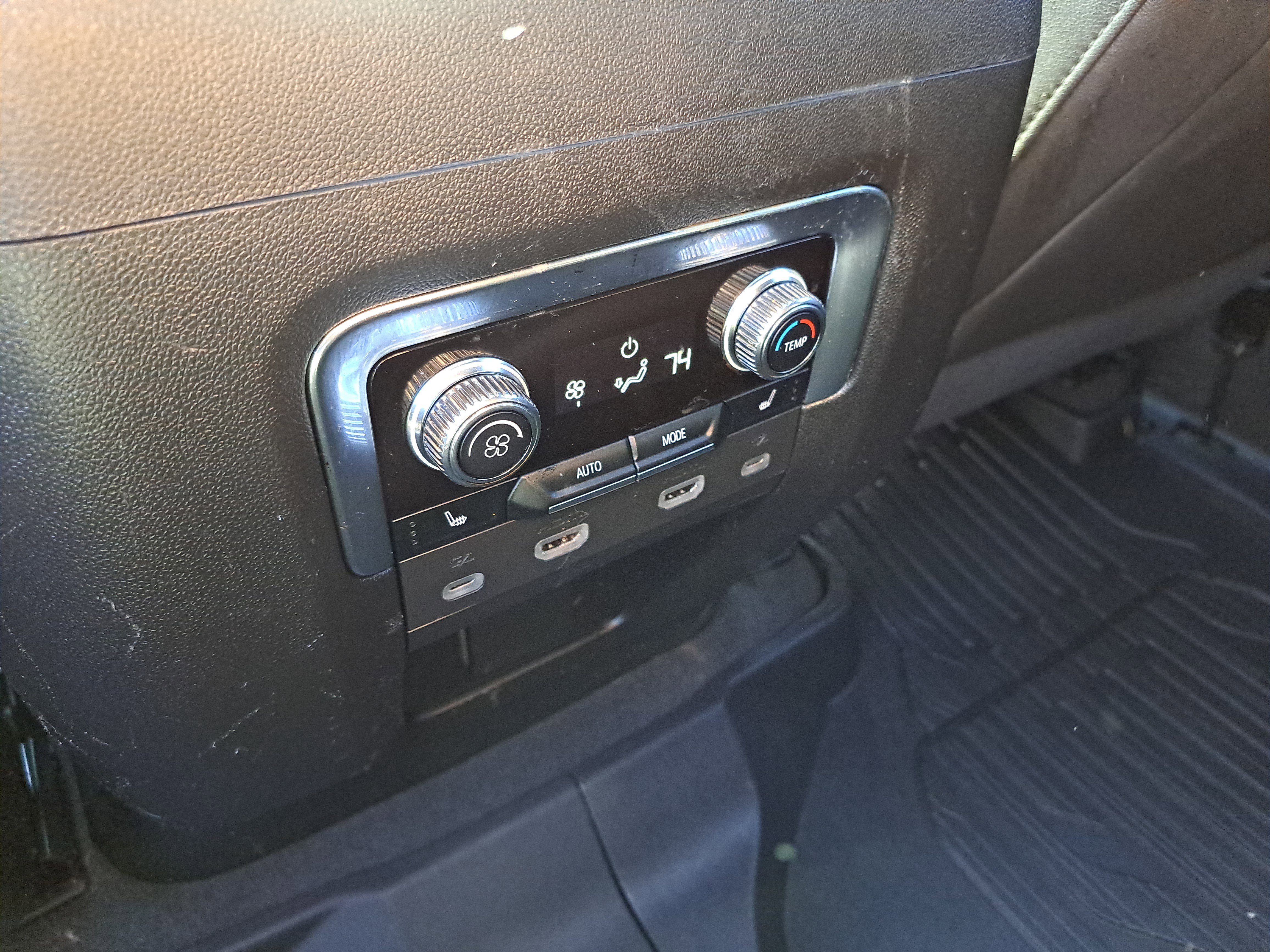 Used 2023 GMC Yukon AT4 w/ AT4 Premium Package image 11