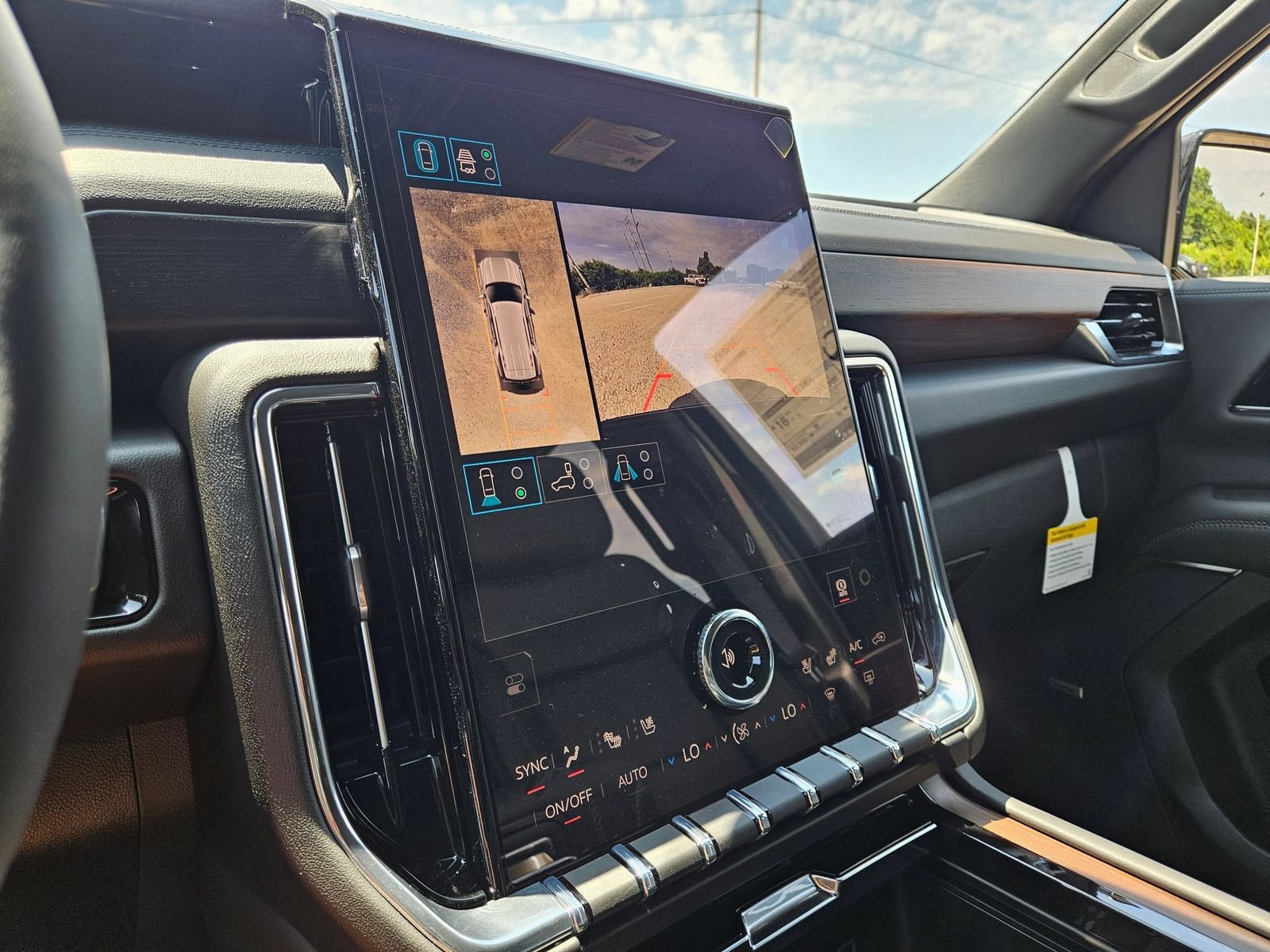 New 2026 GMC Yukon Denali AWD/4WD image 17