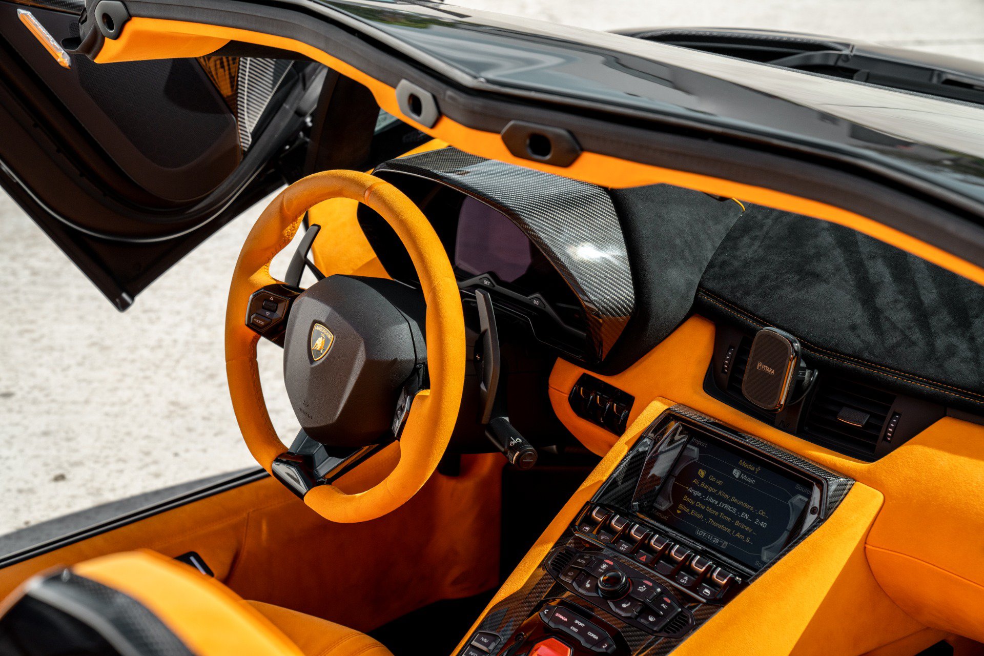 Used 2020 Lamborghini Aventador SVJ AWD/4WD image 13
