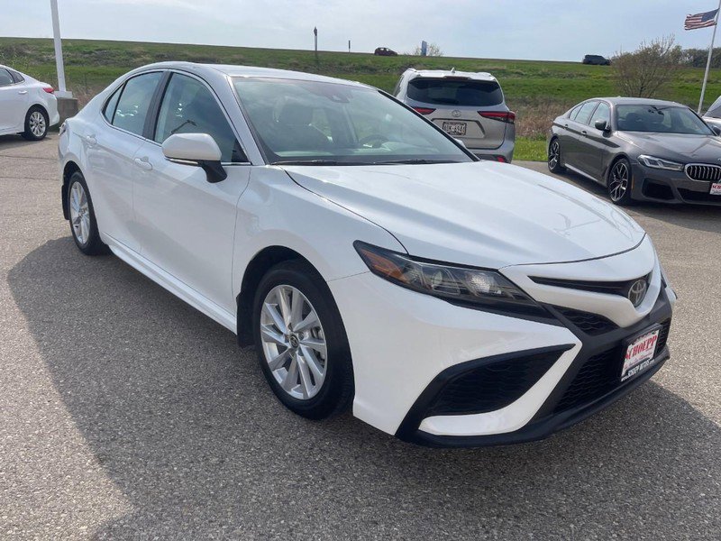 Used 2024 Toyota Camry SE image 2