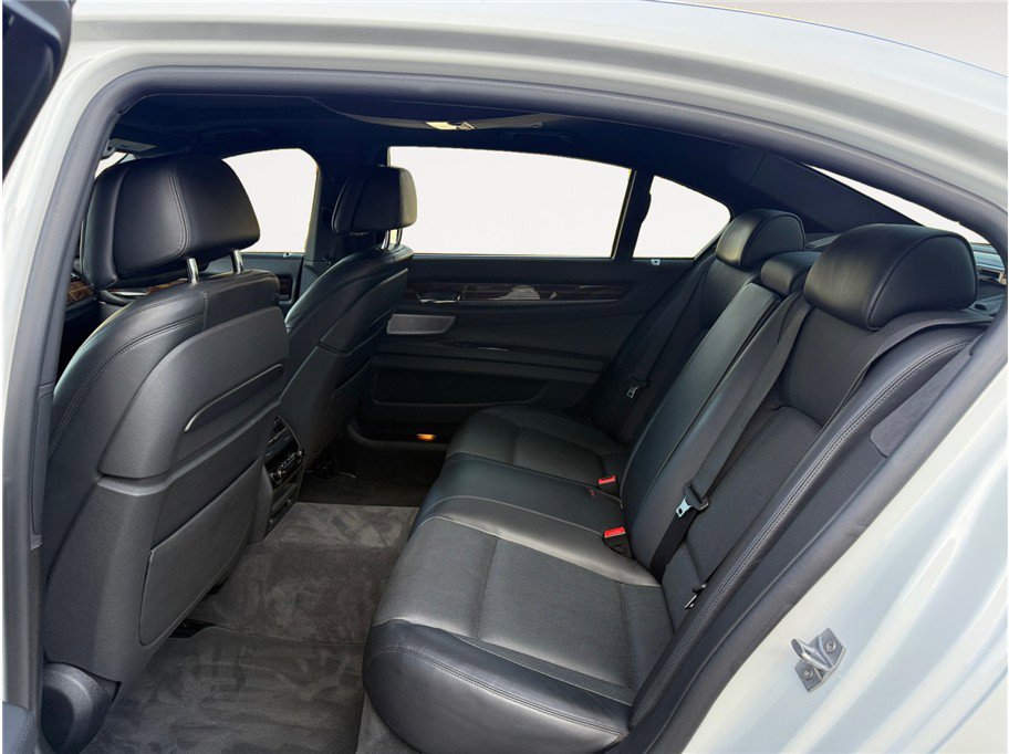 Used 2015 BMW 750Li image 13