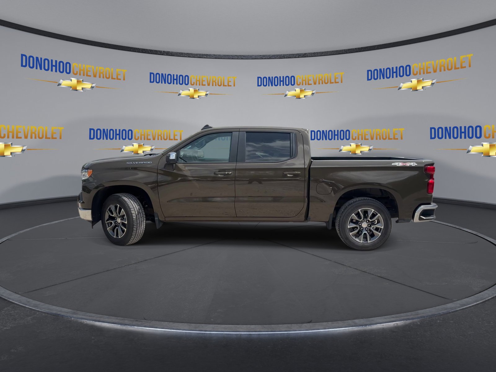 Used 2023 Chevrolet Silverado 1500 LT AWD/4WD image 8