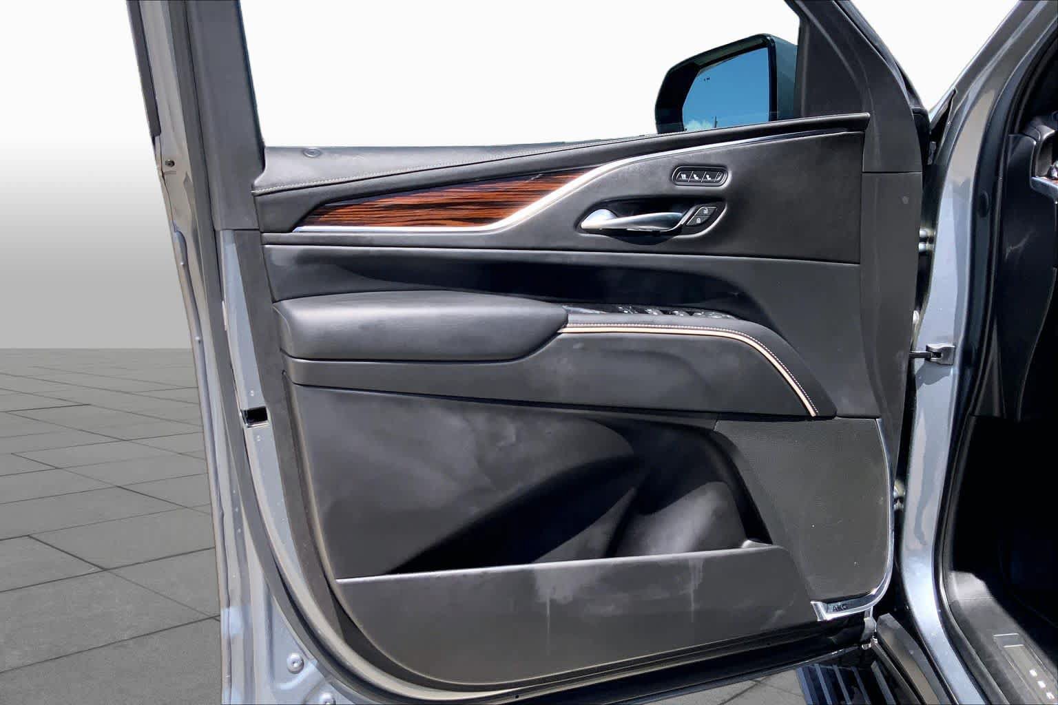 Used 2022 Cadillac Escalade Premium Luxury w/ Performance Package AWD/4WD image 22