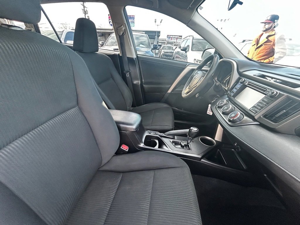Used 2015 Toyota RAV4 LE image 22
