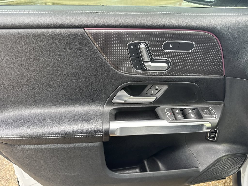 Used 2023 Mercedes-Benz GLB 250 w/ Premium Package image 15