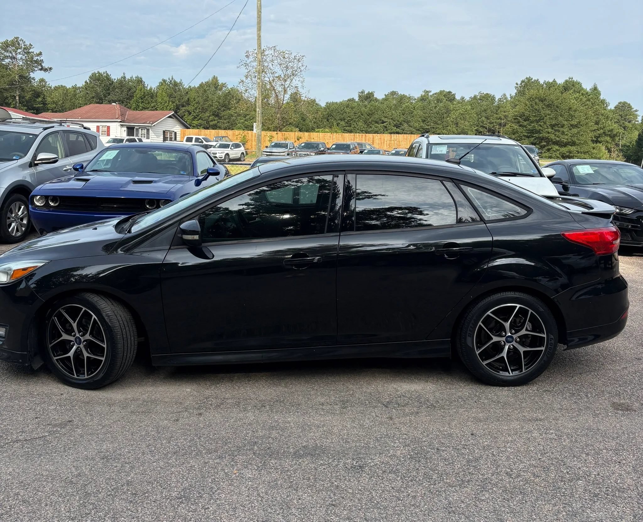 Used 2015 Ford Focus SE w/ SE Sport Package FWD image 3