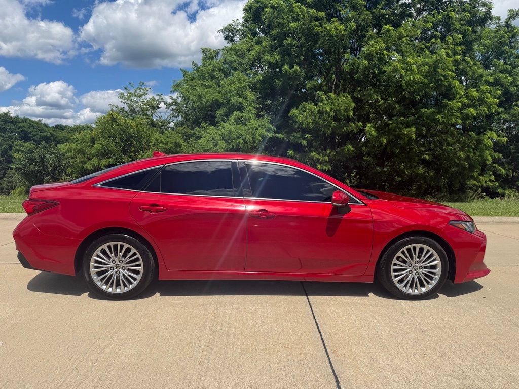 Used 2022 Toyota Avalon Limited w/ Advanced Safety Package FWD image 2