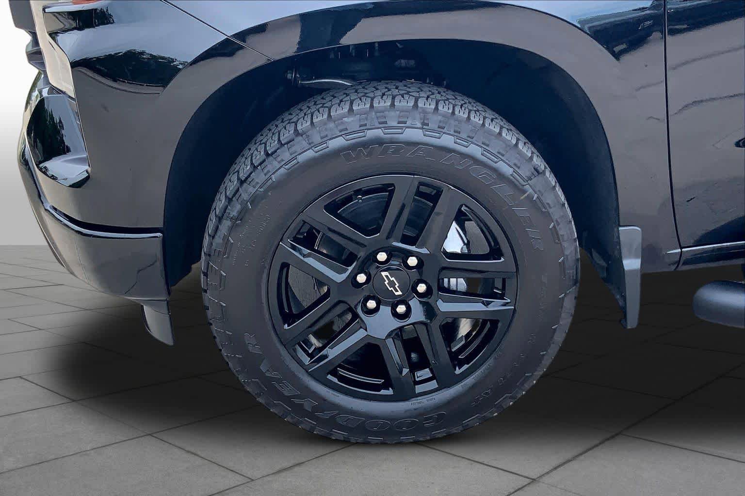 Used 2026 Chevrolet Silverado 1500 Custom w/ Turbomax Blackout Package RWD image 11