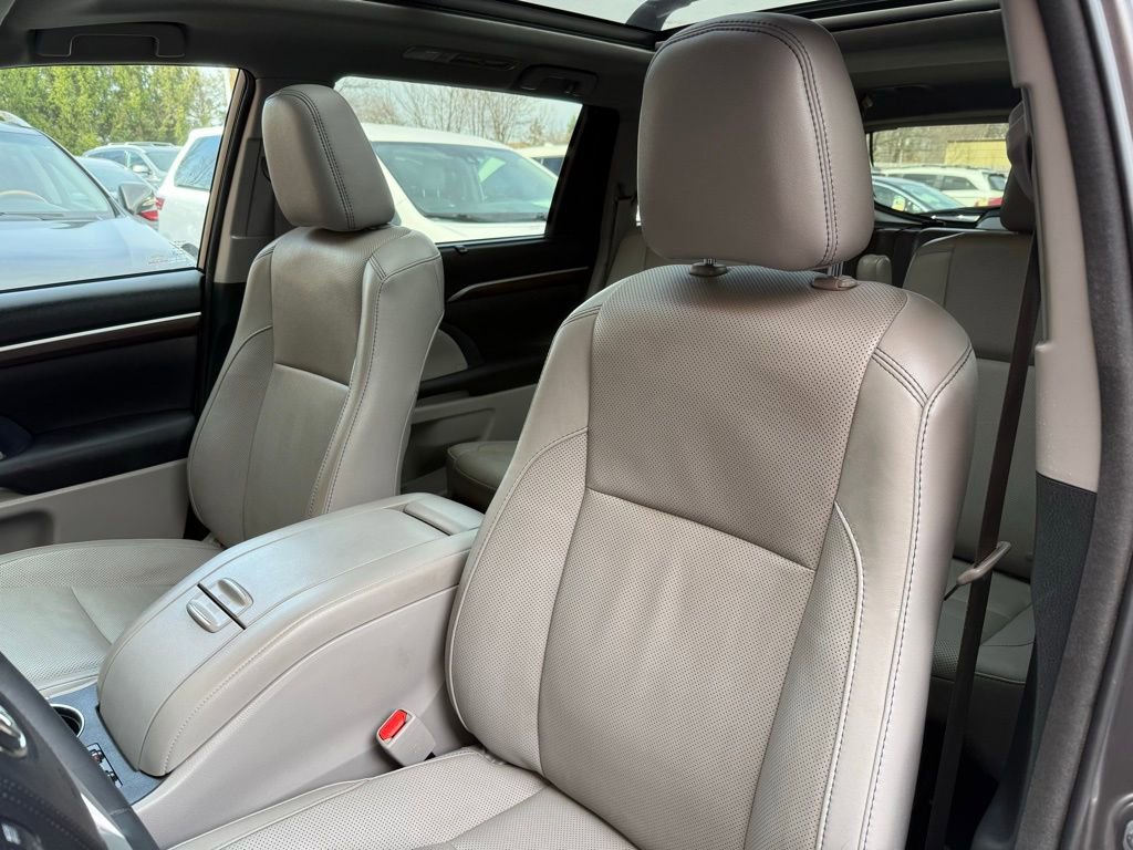 Used 2016 Toyota Highlander Limited Platinum AWD/4WD image 10
