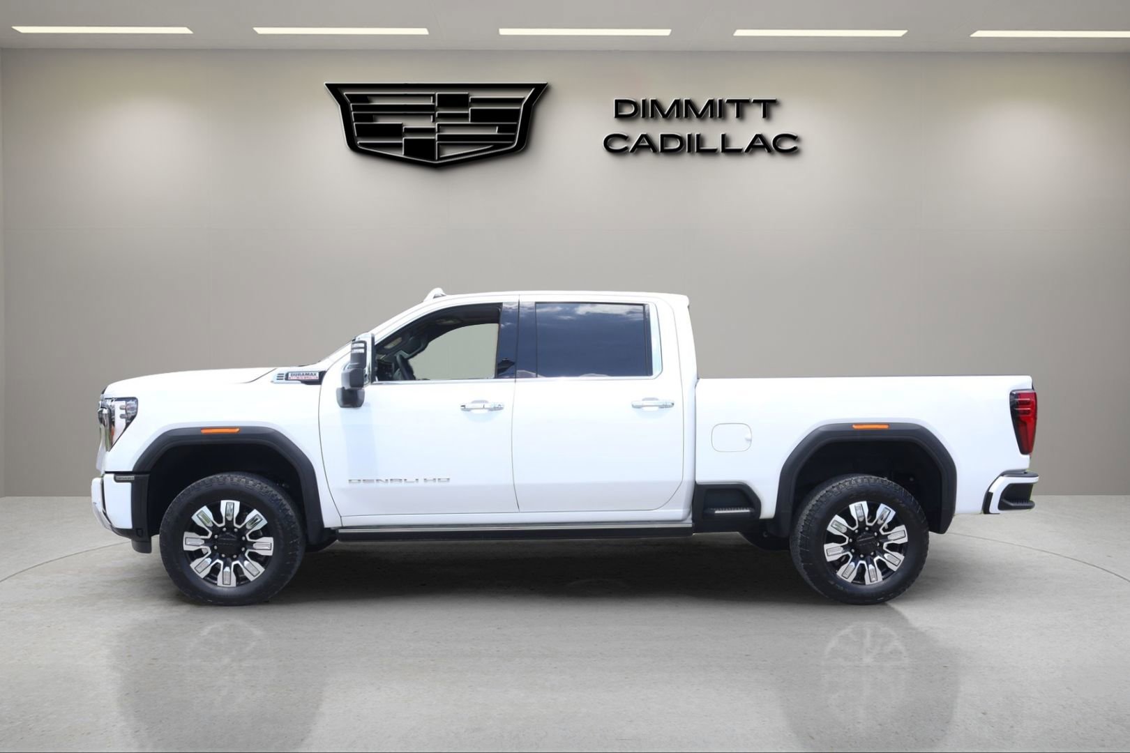 Used 2024 GMC Sierra 3500 Denali w/ Denali Reserve Package AWD/4WD image 2