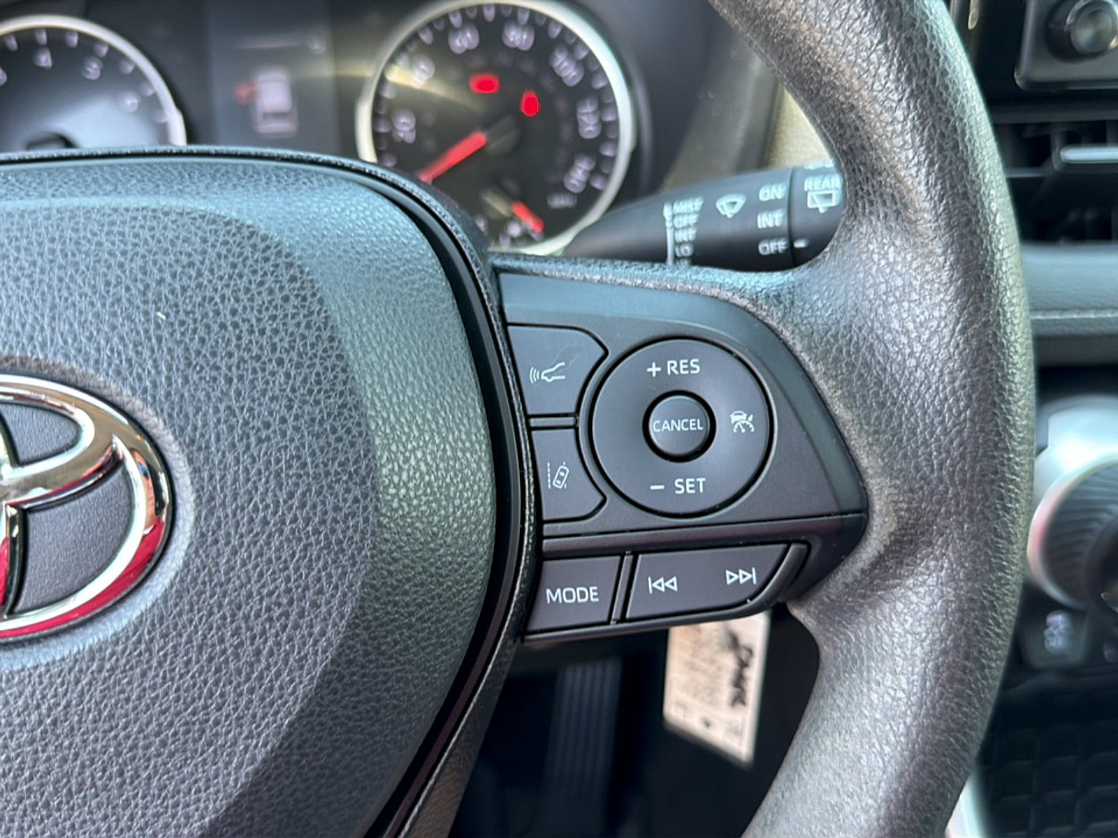 Used 2020 Toyota RAV4 LE AWD/4WD image 19