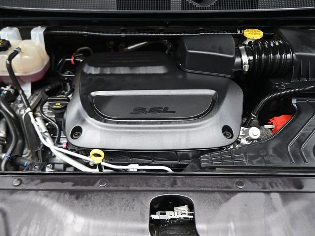 Used 2025 Chrysler Pacifica Limited image 12