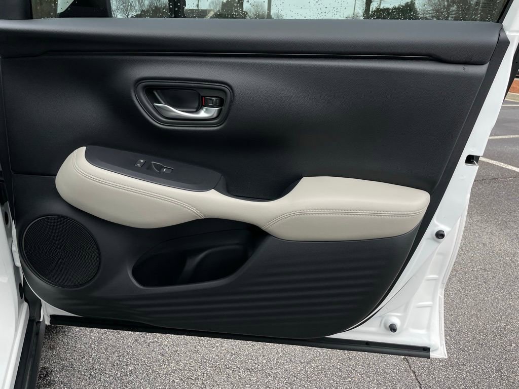 Certified 2025 Honda HR-V LX image 28