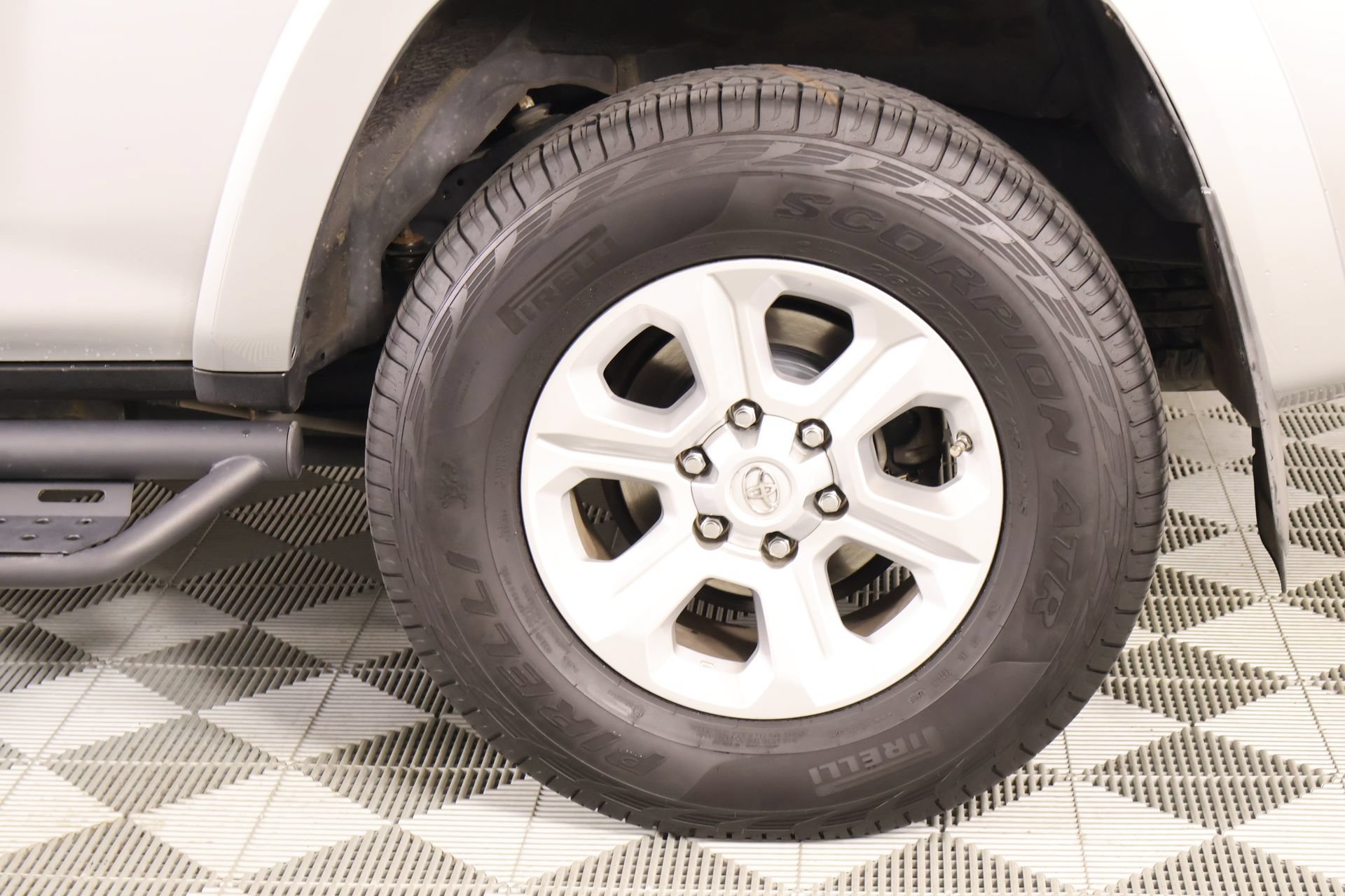 Used 2016 Toyota 4Runner SR5 AWD/4WD image 18