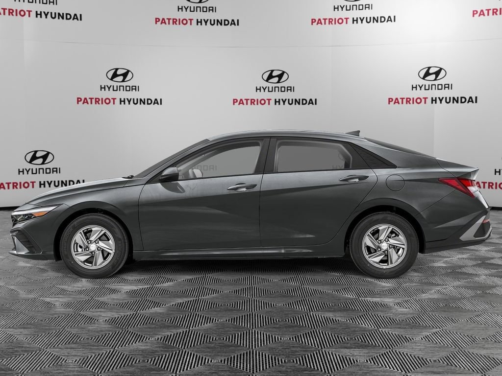 New 2026 Hyundai Elantra SE FWD image 3