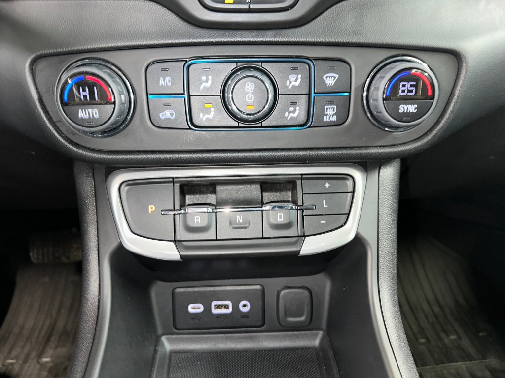 Used 2023 GMC Terrain SLE w/ Driver Convenience Package image 16